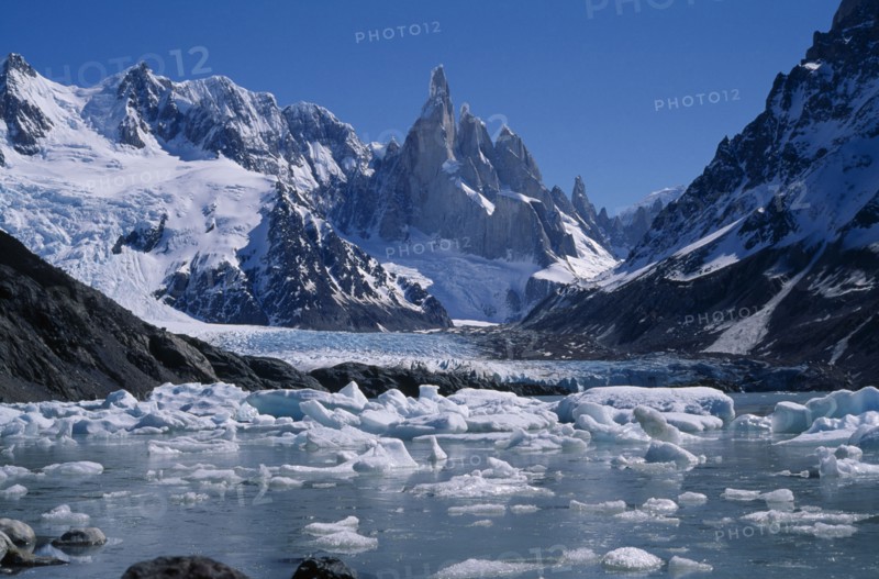 ARGENTINA, Patagonia, Santa Cruz, "Parque Nacional Los Glaciares, Cerro y Laguna Torre"