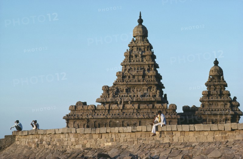 INDIA, Tamil Nadu, Mamallapuram, Shore temple built in the late seventh century during the reign of  Rajasimha.