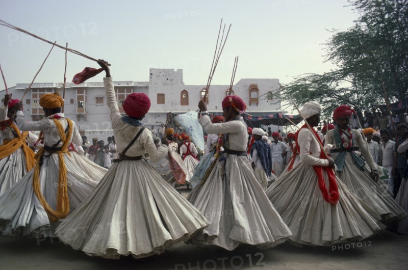 INDIA, Rajasthan, Jodhpur, Men in traditional clothes performing dance for the Maharaja of Jodhpur in a Thakurs courtyard.