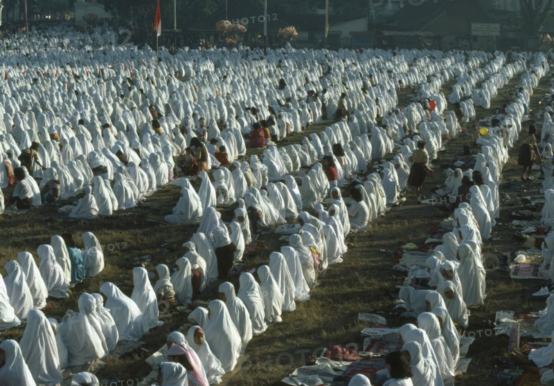 INDONESIA, Java, Yogyakarta, Massed dawn prayers to mark the end of Ramadan.
