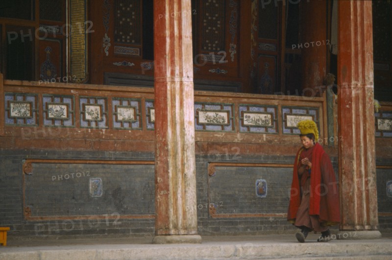 CHINA, Qinghai Province, Huangzhong County, Calling monks to prayer at the Taer Lamasery one of the major lamaseries of the Gelugpa sect of Chinese Lamaism.