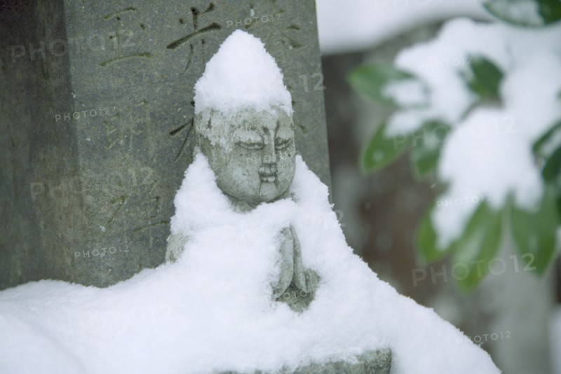 JAPAN, Fukui, Obama, Zen Buddhist grave and statue in snow.