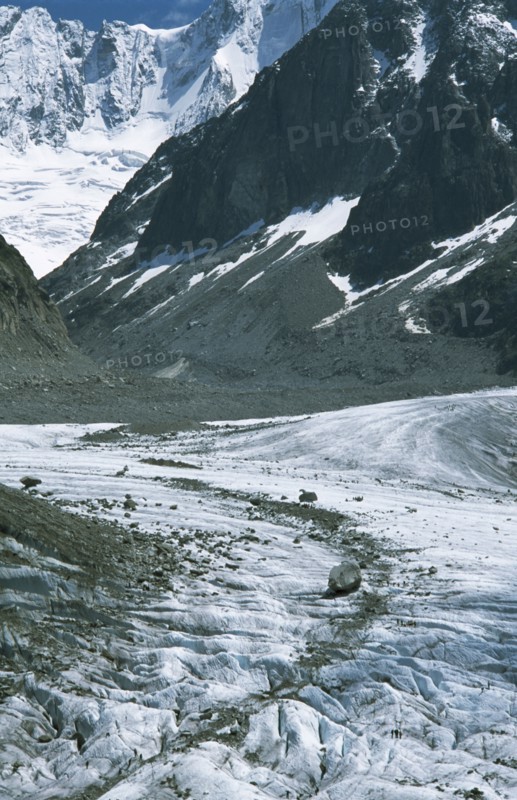FRANCE, Rhone Alps, Haute Savoie, Chamonix.  Snow covered mountains and glacier.