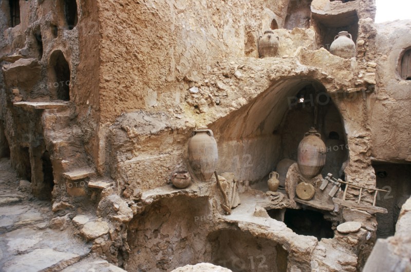 LIBYA, Tripolitania, Nalut, Mud architecture in ancient town.