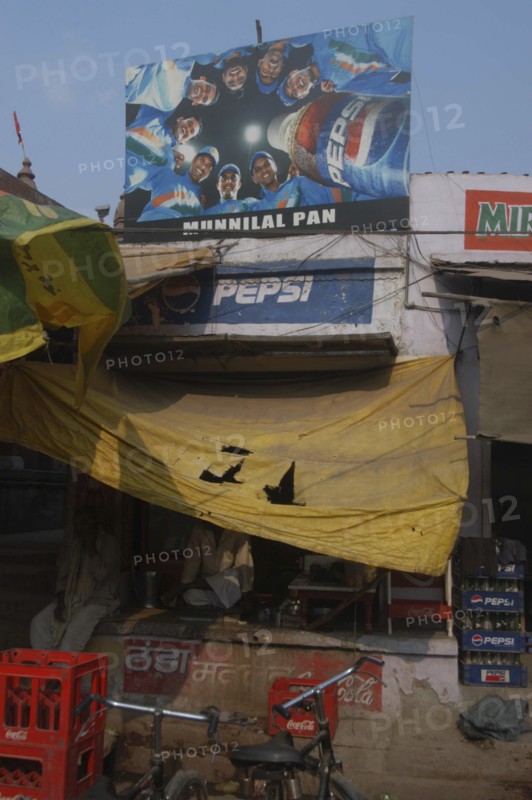 INDIA, Uttar Pradesh, Varanasi, Durga Mundir temple tea shop with Pepsi signs