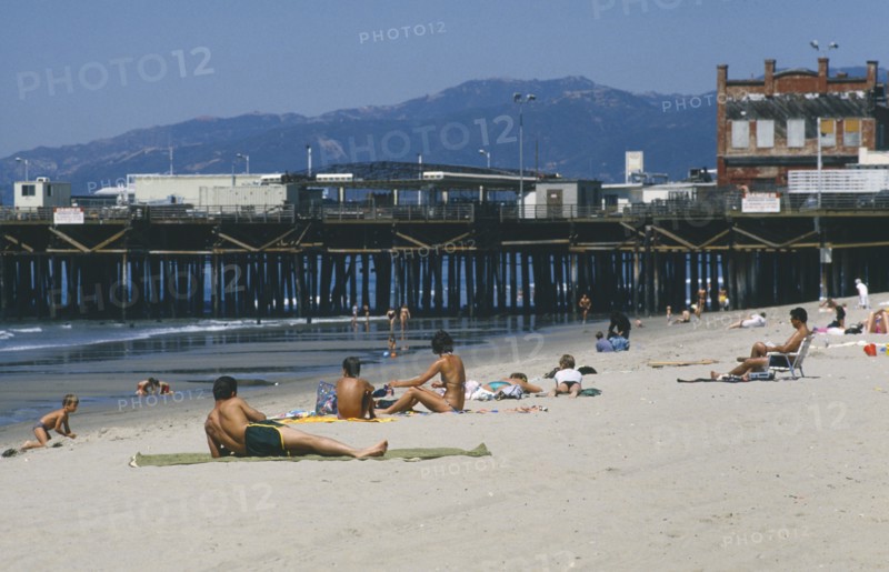 USA, California, Santa Monica, Beach and pier with people sunbathing