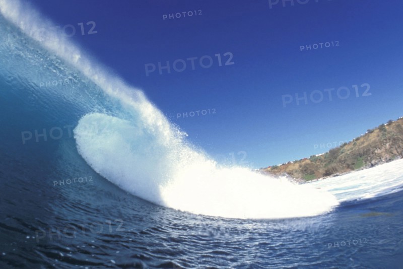 SEA, Waves, View along a rolling wave