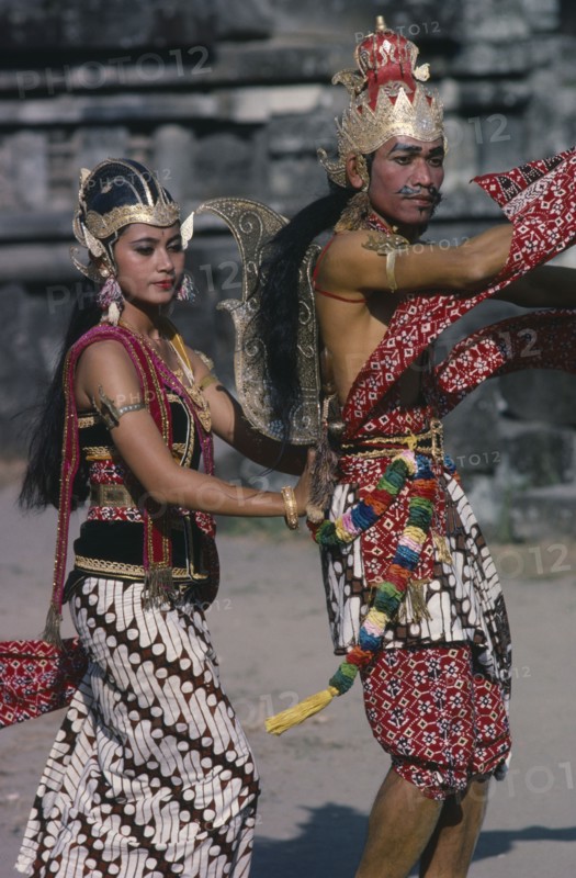 INDONESIA, Java, Couple in elaborate costume performing Ramayana dance.