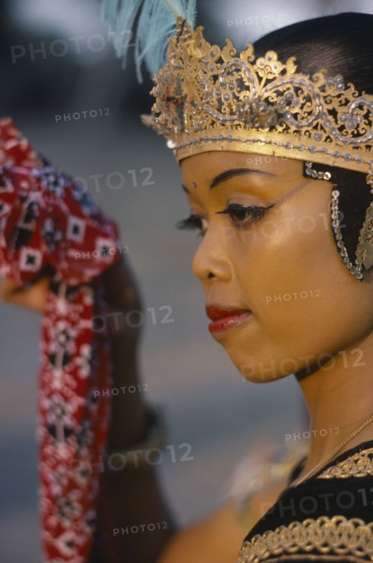 INDONESIA, Java, Prambanan, Portrait of bedoyo dancer.