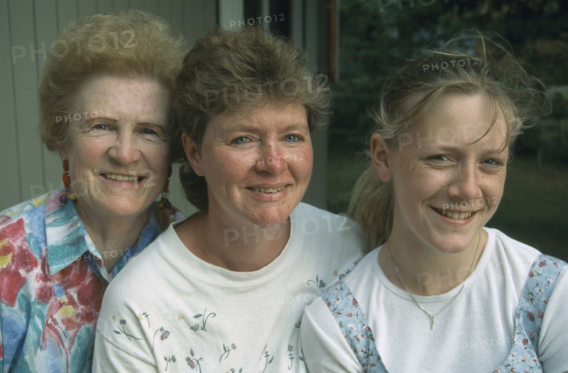 CHILDREN, Relationships, Generations, "Portrait of grandmother, daughter and grand-daughter.  Three generations."
