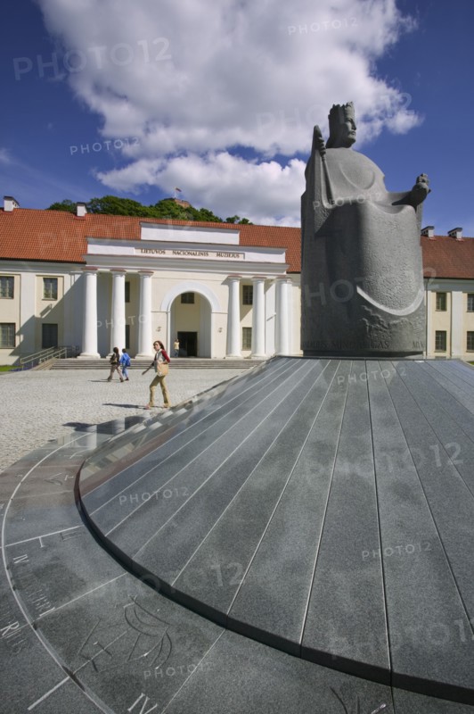 LITHUANIA, Vilnius, Statue in front of the entrance to the National Museum of Lithuania.