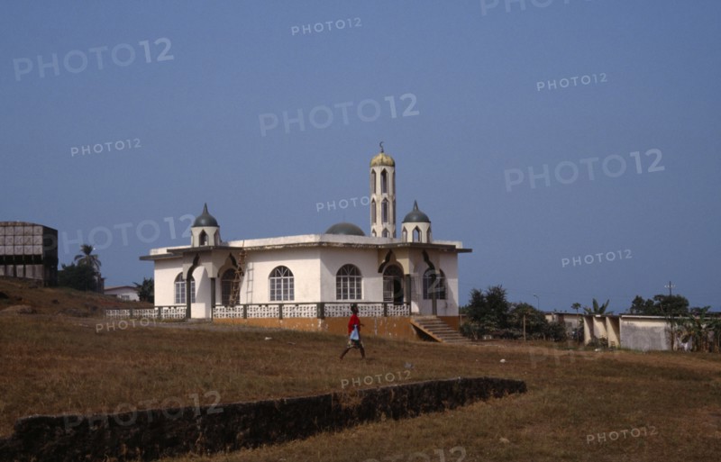 SIERRA LEONE, Freetown, Mosque exterior.