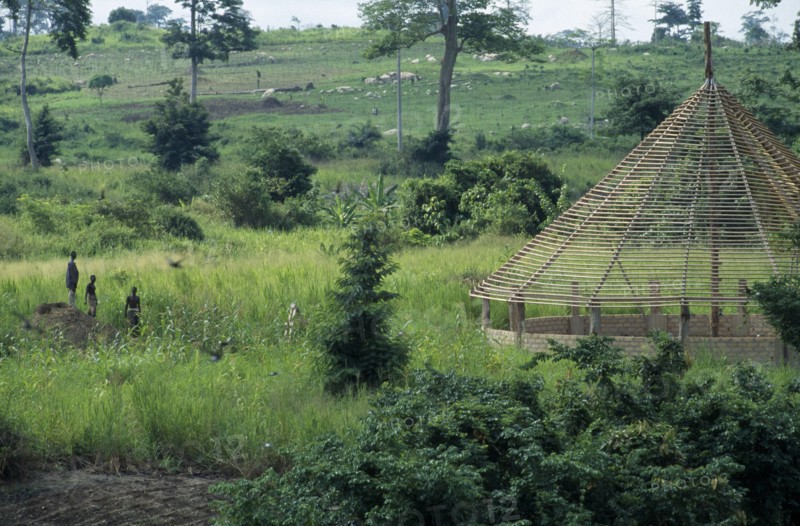 IVORY COAST, Architecture, Traditional Pailltte home under construction
