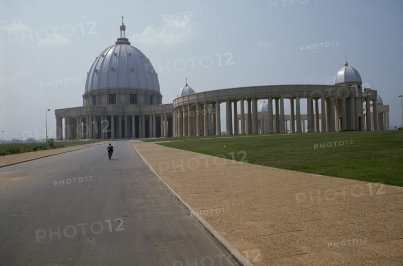 IVORY COAST, Architecture, Yamoussoukro Basilica