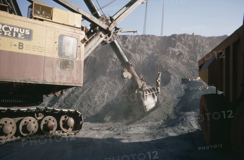 MAURITANIA, Zouerate, Extraction of iron ore by heavy machinery in mine.