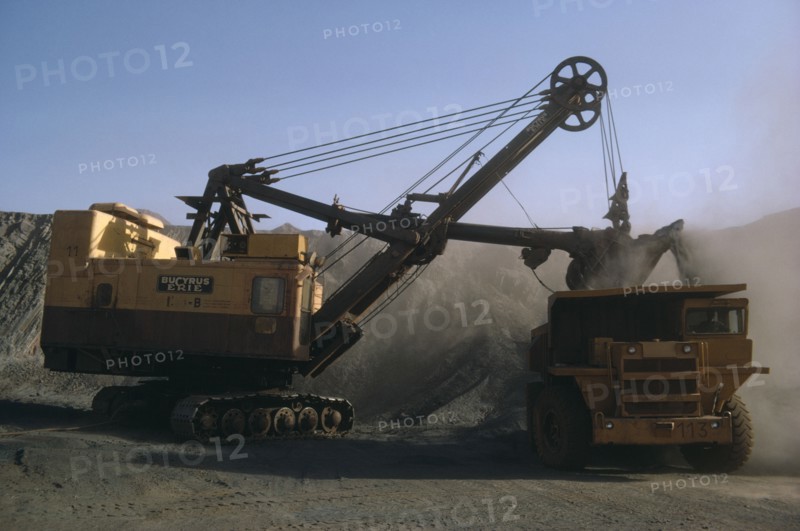MAURITANIA, Zouerate, Extraction of iron ore by machinery in mine.