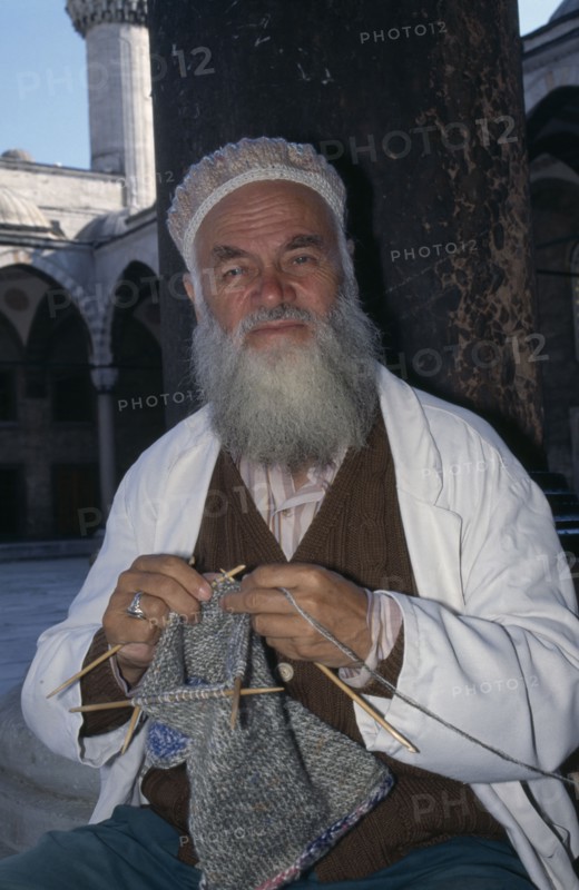 TURKEY, Istanbul, Hat vendor outside the Blue Mosque