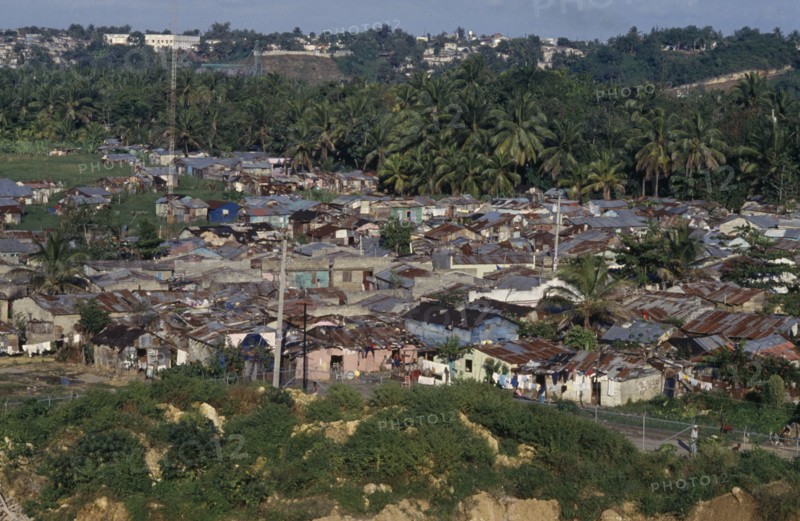 DOMINICAN REPUBLIC, Santo Domingo, Guachupitu slum.