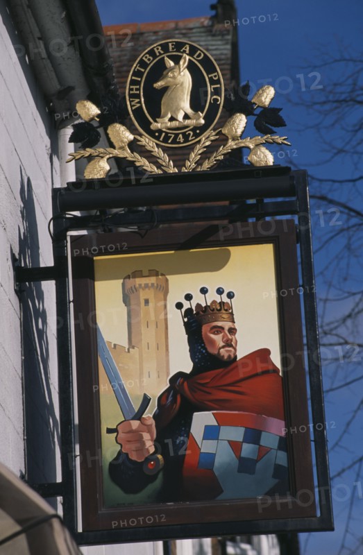 ENGLAND, Warwickshire, Warwick , Crown and Castle Pub sign