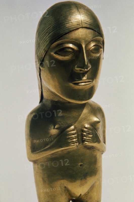 PERU, Arts, Inca period rare ceremonial statue of pure gold measuring 30 cm high and dating from 14th -15th centuries.