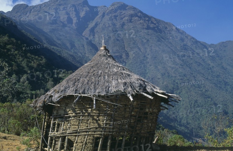 COLOMBIA, Sierra Nevada de Santa Marta, Southern Slopes, South side of Sierra Nevada de Santa Marta. Deserted nuhue/temple below religious centre of Surlivaka. The old destroyed roof apex no longer contains sacred potsherds.