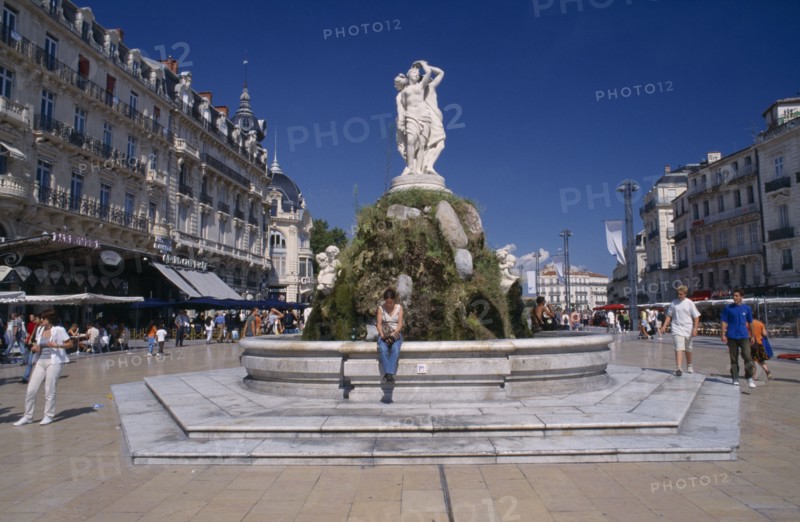 FRANCE, Languedoc Roussillon, Montpellier, Esplanade Charles de Gaulle with statue and waterfountain