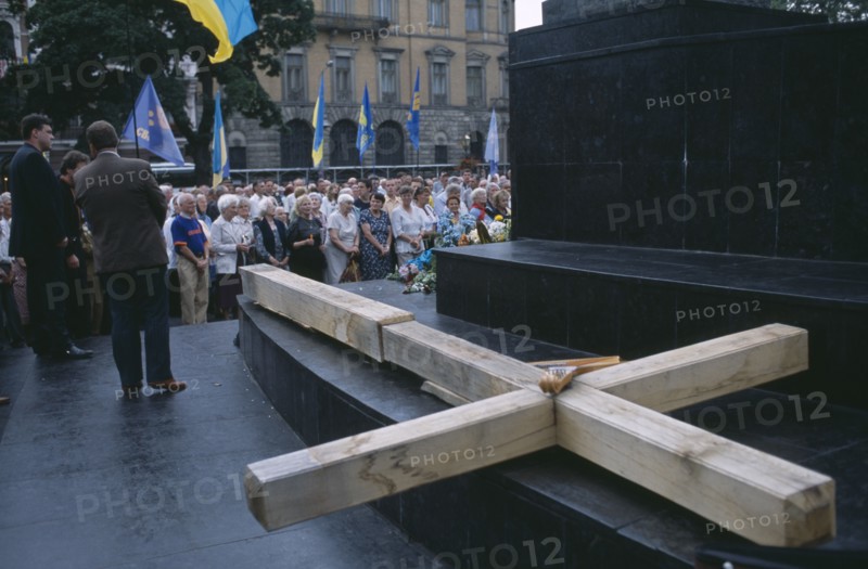 UKRAINE, Lvov, "A large wooden cross lays flat in front of a crowd, dedicated to the Gulag victims"