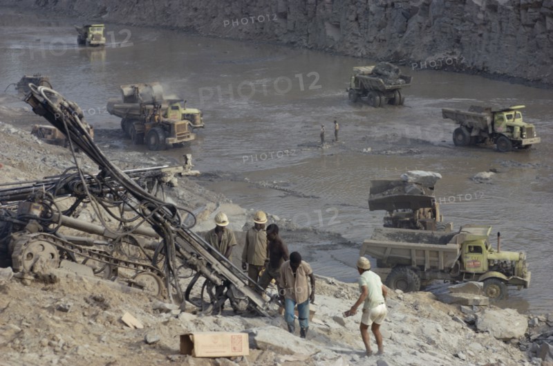 CONGO, Construction, Building of the Inge Dam.