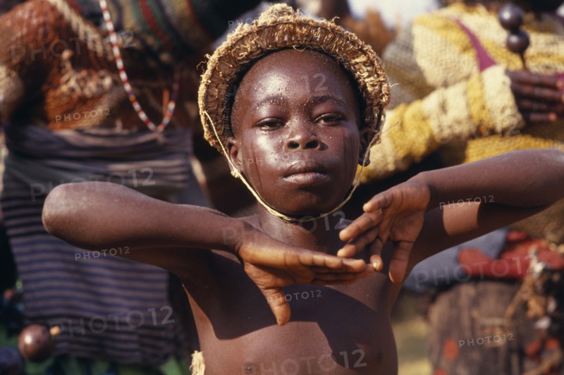 CONGO, Gungu, Young Bapende dancer at Gungu festival.