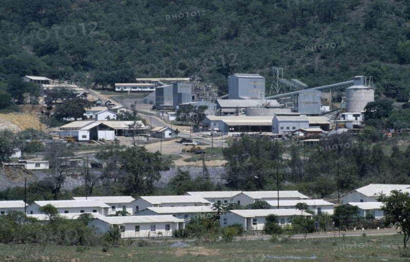 ZIMBABWE, Industry, Mining, Renco Rio Tinto gold mine.