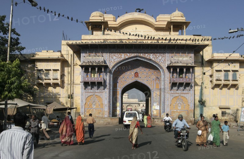 INDIA, Rajasthan, Jaipur, City Palace Gate