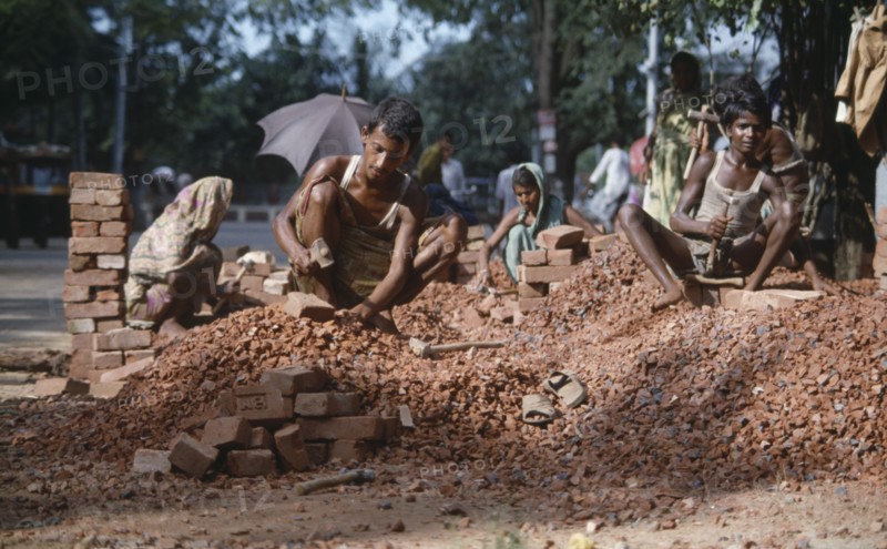 BANGLADESH, Dhaka, Men and women stone breaking with bricks and hammers
