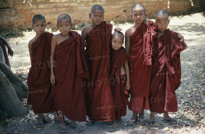MYANMAR, Mandalay, Line of Novice Monks in red robes