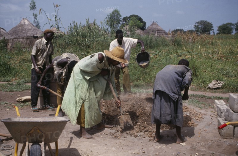 GAMBIA, People, Work, Men and women building village school