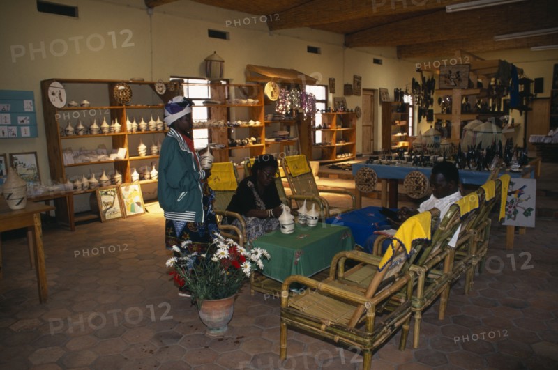 RWANDA, Gisenyi, Kiaka Artisans Co-op producing goods for export and local consumption.  The area has seen genocide and the passage of a million refugees.