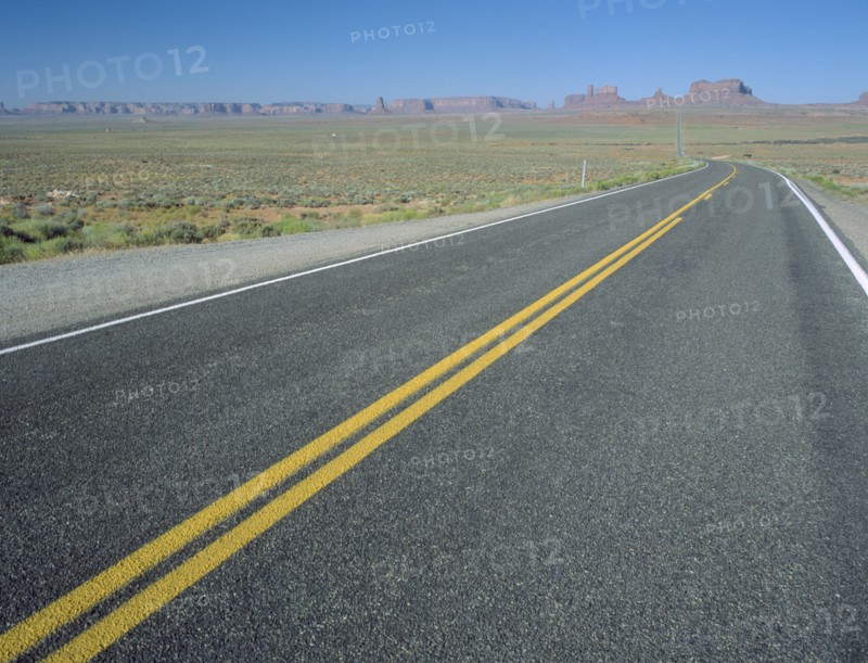 USA, Arizona, Monument Valley, View from the east on Highway 163 leading to the valley