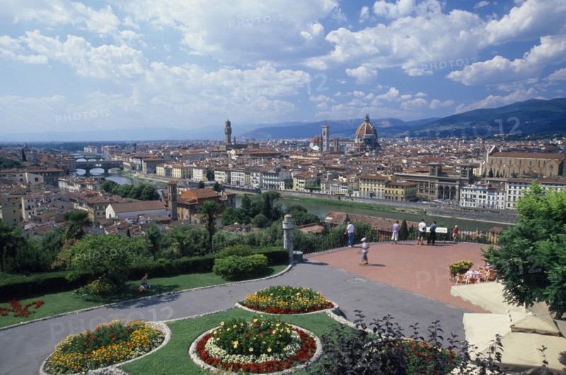 ITALY, Tuscany, Florence, Piazzale Michelangelo gardens and viewpoint over city.