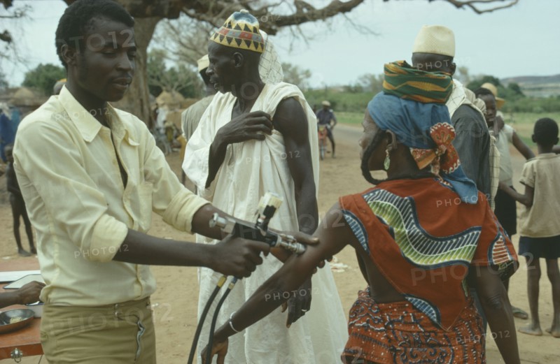 MALI, Health, Woman being given innoculation.