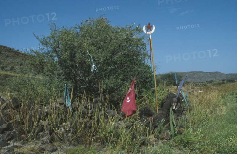 DJIBOUTI, Religion, Wayside muslim shrine.