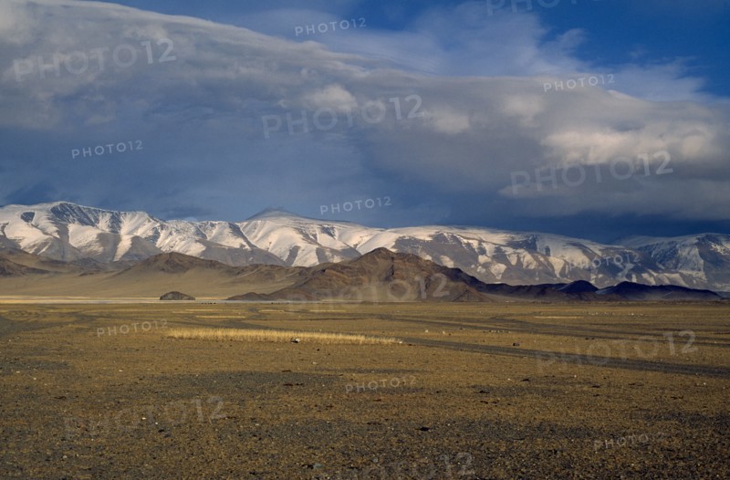 MONGOLIA, Bayan Olgii Province, Landscape, Open steppe lands near Kazakh inhabited Dellun.