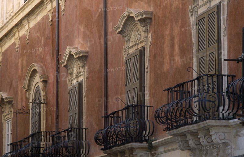 ITALY, Sicily, Syracuse, Detail of ornate windows and balconies
