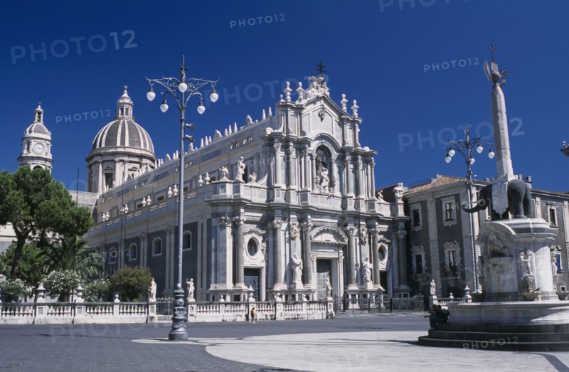 ITALY, Sicily, Catania, II Duomo Cathedral exterior with statue of the Elephant