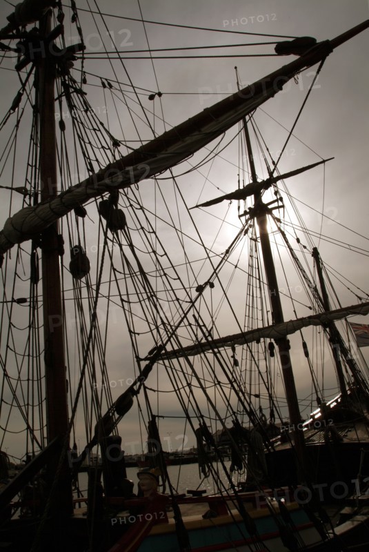 Australia, Western Australia, Freemantle, Rigging of the Replica of the Duyfken