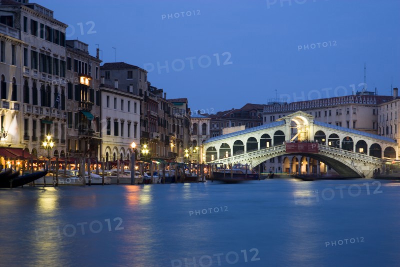 ITALY, Veneto, Venice, The Rialto Bridge on the Grand Canal illuminated at night
