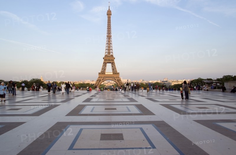FRANCE, Ile de France, Paris, Tourists in the central square of the Palais de Chaillot looking at the Eiffel Tower at sunset