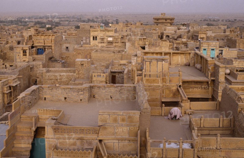 INDIA, Rajasthan, Jaisalmer, View over flat roof houses of desert town.