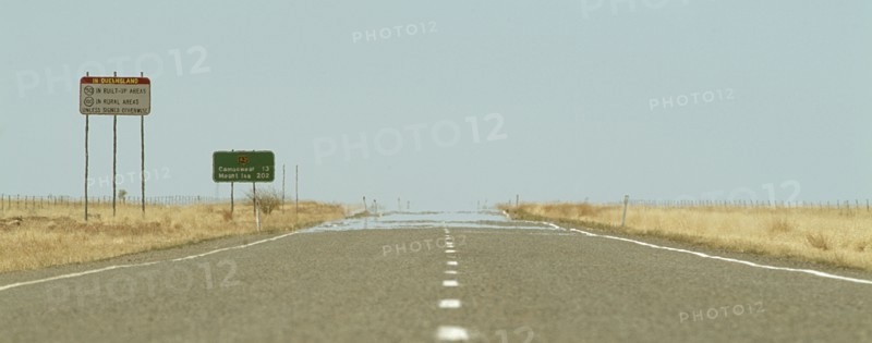 AUSTRALIA, Queensland, Nowhere, The Queensland NT Border in the Mirage Haze