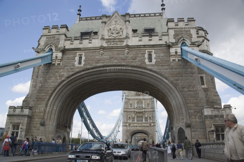 ENGLAND, London, Traffice and pedestirans crossing Tower Bridge