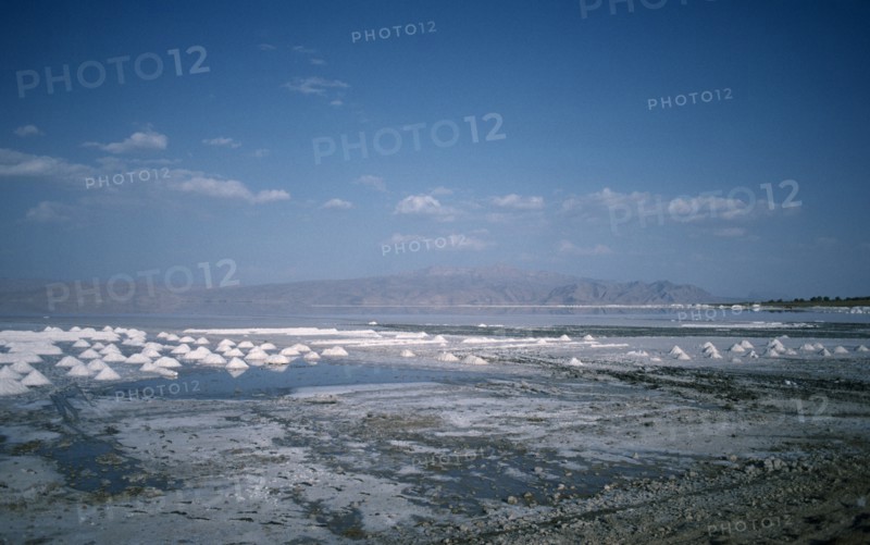 IRAN, Fars Shiraz, East of Shiraz, View over the salt lake.