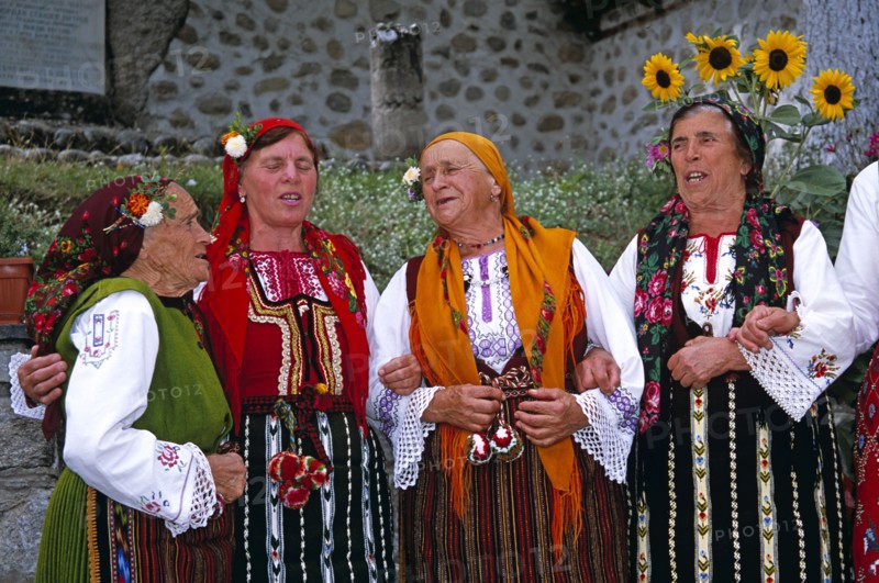 BULGARIA, Dobarsko, Dobarski Babi Folk Group Singing.
